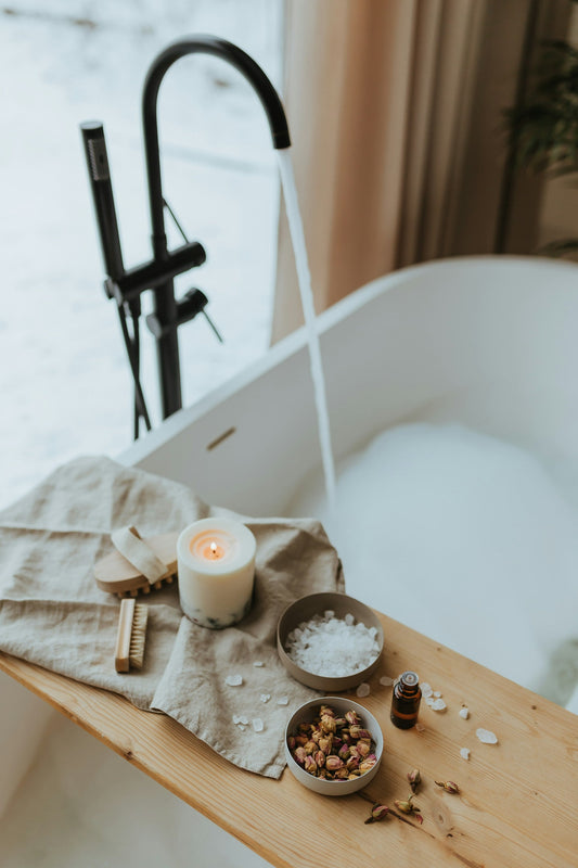 The Bathtub Tray Buying Guide: Fit First, Features Second