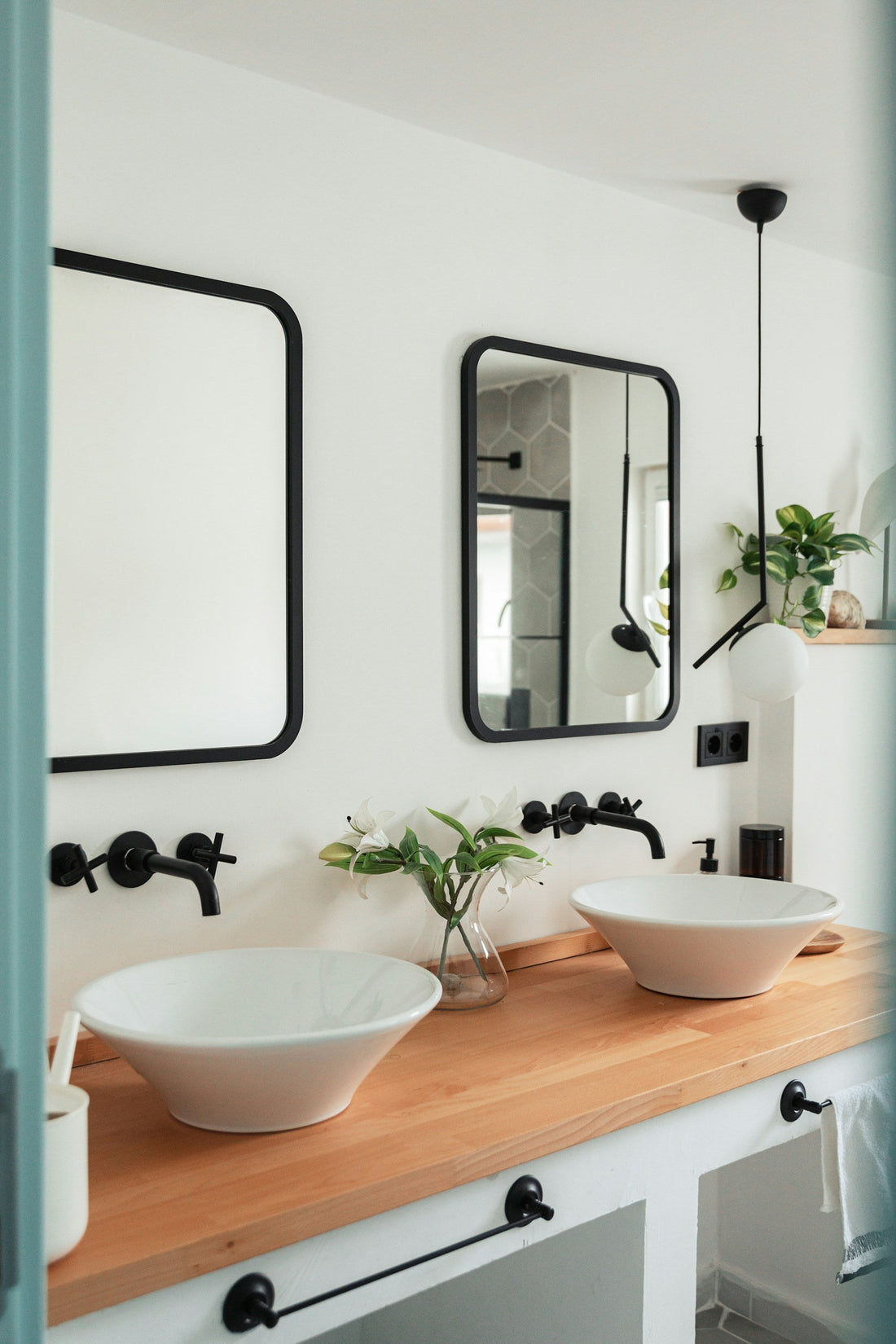 The 5-Minute Daily Bathroom Reset That Keeps It Guest-Ready
