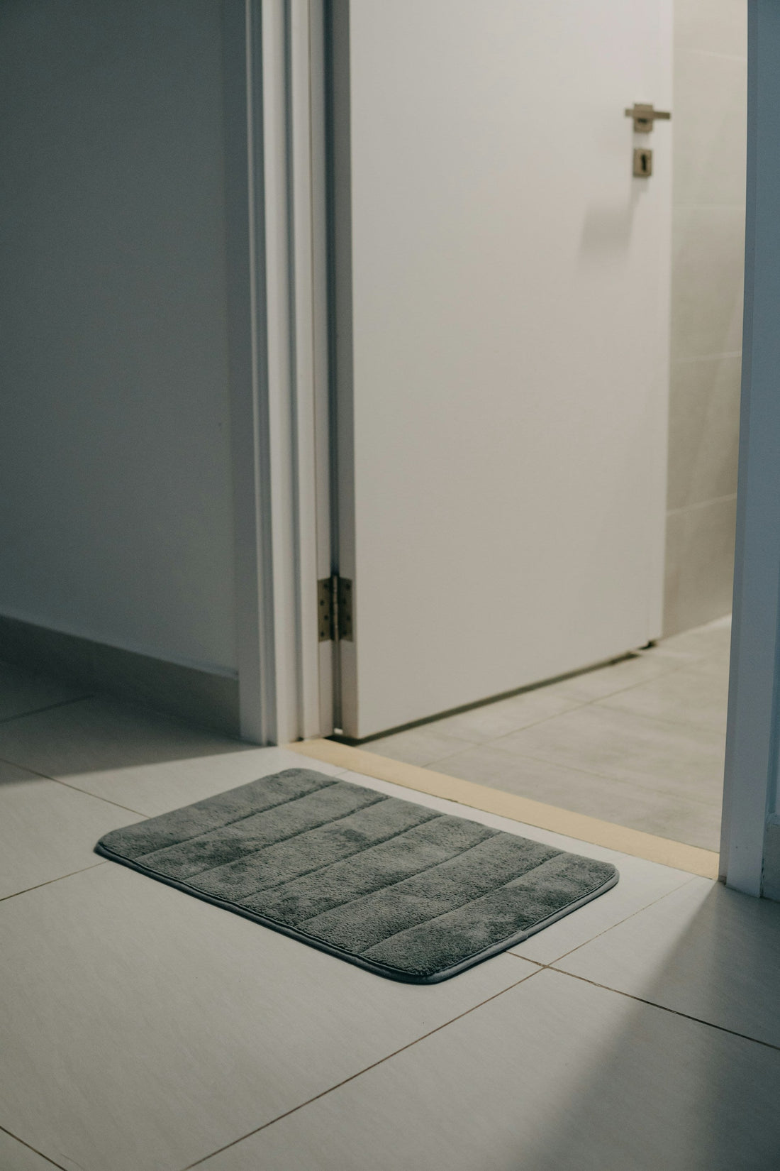 Bath Mats: Material, Backing, and Drying (2026)