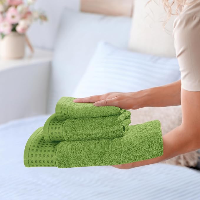 GLAMBURG Ultra Soft 3 Pack Cotton Towel Set, Contains a Bath Towel 28x55 inch, a Hand Towel 16x24 inch & a Wash Coth 12x12 inch, Ideal Everyday use, Compact & Lightweight - Kiwi Green